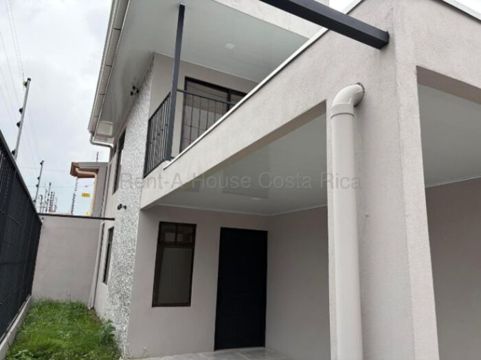 Casa independiente en venta, Tibas, Costa Rica en San Juan, Tibás, San José — ₡ 79 900 000