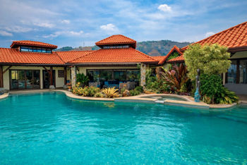 Luxury Home With Panoramic Views In Atenas in San José, Atenas, Alajuela — $2,150,000 - Photo 2 of 11
