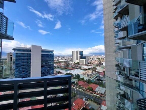 Se vende moderno estudio para inversión en Secret Sabana 25-1726 en Merced, San José — $145,000