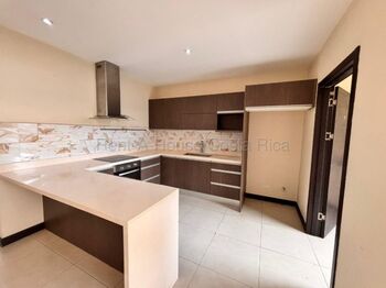 Se Vende linda casa de 3 habitaciones ubicada en Pozos de Santa Ana 26-2221 ( $ 176,000 ) in Pozos, Santa Ana, San José — $176,000 - Photo 4 of 11