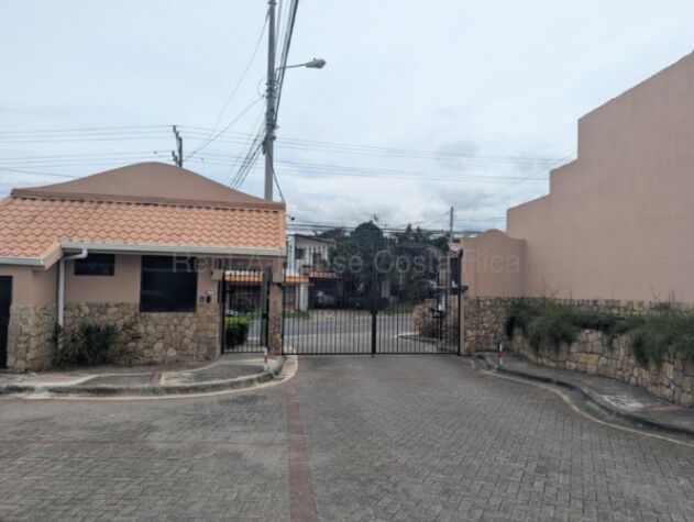 Venta de Lote en Río Oro de Santa Ana. RAH 27-92 in Uruca, Santa Ana, San José — $125,000
