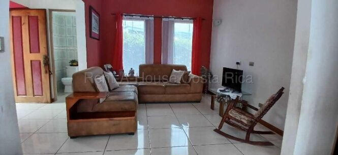 Venta casa de tres niveles con áreas familiares y entorno seguro #26-1812 GS en Concepción, La Unión, Cartago — $505,340