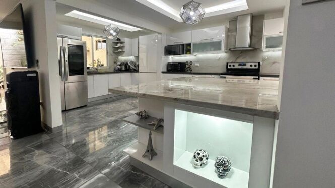 Se vende moderna casa en condominio de San Rafael Escazú 26-655 en San Rafael, Escazú, San José — $380,000