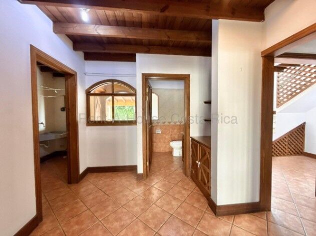 Se vende casa en Heredia Centro 26-1661 en Heredia — ₡ 120 000 000