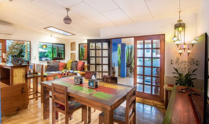 Se vende hotel para inversión a 100 m de Playa Jacó (MV) en Jacó, Garabito, Puntarenas — $1,760,000 - Foto 2 de 21