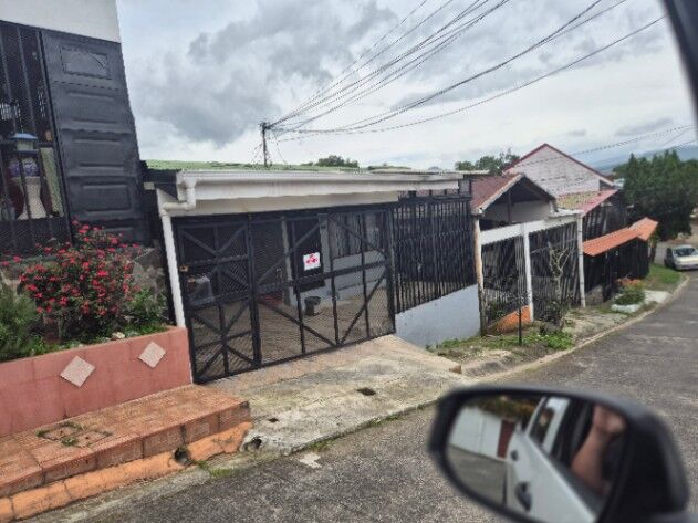 Vendo casa en sabanilla montes de oca la arboleda  in Sabanilla, Montes De Oca, San José — ₡ 85 000 000