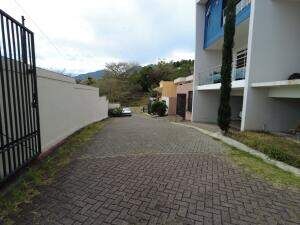 El Mejor Lote de San Rafael: Exclusividad, Seguridad y Ubicación Privilegiada in San Rafael, Escazú, San José — $231,620 - Photo 5 of 5