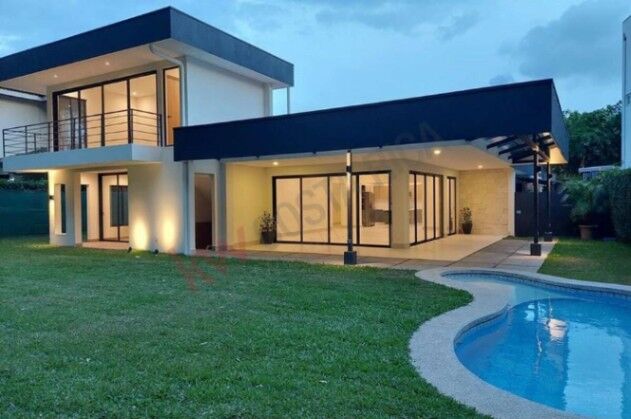 VENDO CASA DE UNA SOLA PLANTA EN SANTA ANA. in Santa Ana, San José — $1,095,000 - Photo 2 of 20