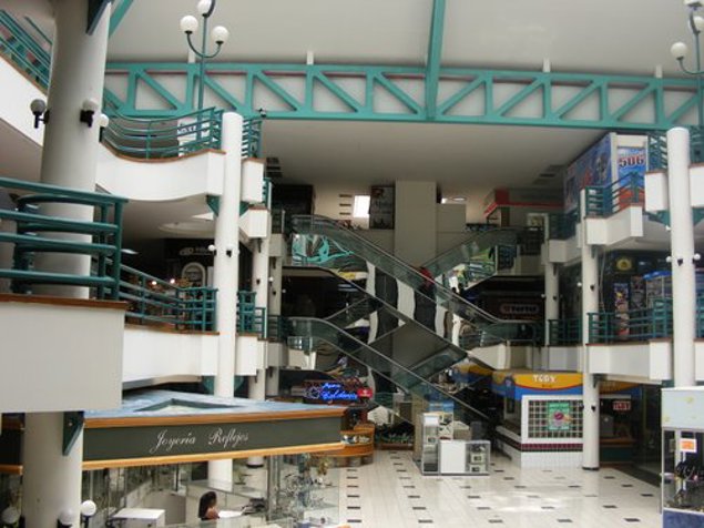Local en Mall San Pedro en Curridabat, San José — $2,199 - Foto 2 de 2