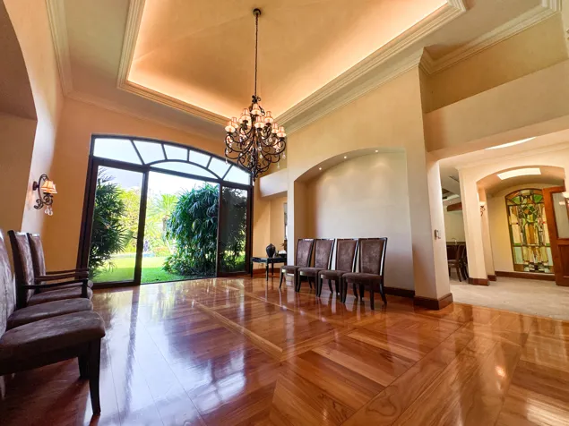 The Majestic House, impresionante casa en Santa Ana en Santa Ana, San José — $1,900,000 - Foto 3 de 21