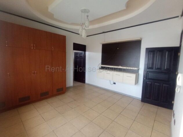 Venta de Casa Esquinera en Mercedes de Heredia. RAH 26-2075 en Mercedes, Heredia — $315,000