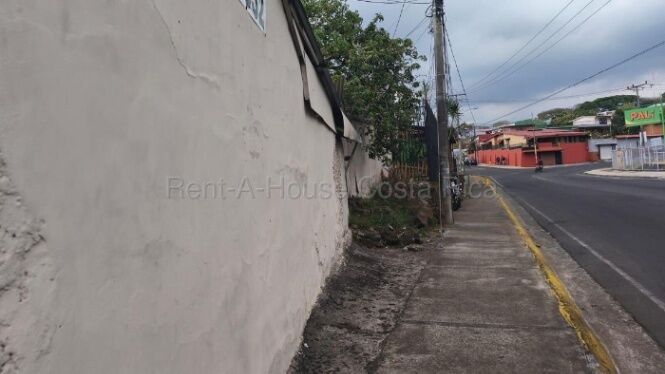 Venta de Lote con Uso de Suelo Residencial o Comercial en Heredia.  in Heredia — $850,000 - Photo 2 of 8