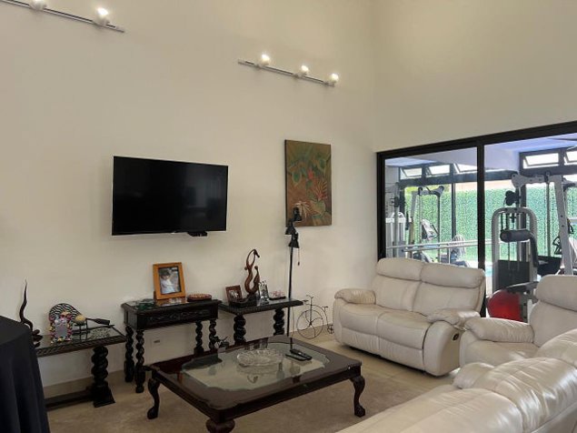 Venta de Moderna Casa en Santa Ana-Uruca. RAH 27-624 in Uruca, San José — $750,000 - Photo 3 of 16