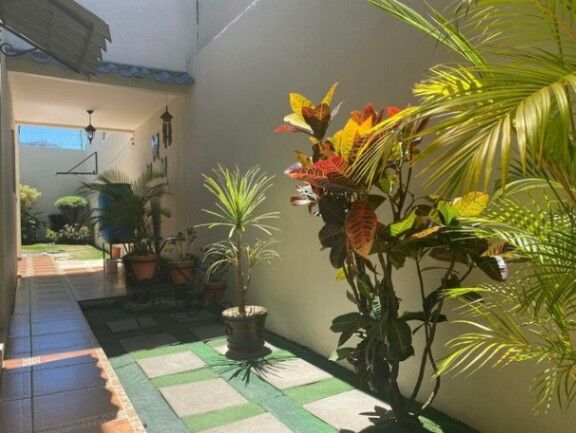 Venta de Casa en Pozos de Santa Ana. RAH 26-1072 in Pozos, Santa Ana, San José — ₡ 140 000 000
