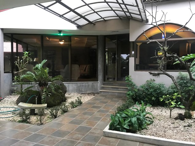 Quinta en Venta con Casa Principal y 2 Apartamentos en Garita, Alajuela — $1,150,000 - Foto 2 de 45
