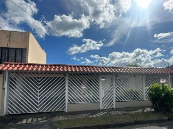 Venta de Casa en San Fco de Dos Ríos. RAH 26-1213 en San Francisco de Dos Ríos, San José — $211,500