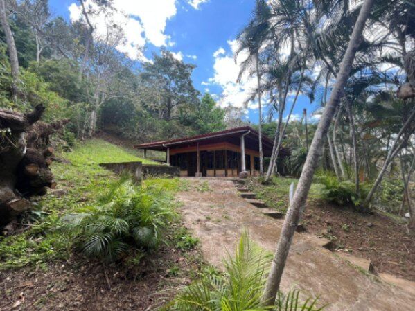 Venta de OPORTUNIDAD Casa con Terreno de 3015m2 en Acosta 26-1273 in Guaitil, Acosta, San José — $120,000