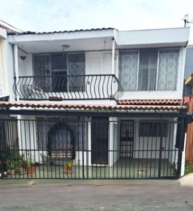 Venta de bella casa en Zapote los yoses sur /25-310 en Zapote, San José — ₡ 85 000 000 - Foto 2 de 11