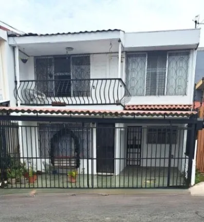 Venta de bella casa en Zapote los yoses sur /25-310 en Zapote, San José — ₡ 85 000 000 - Foto 2 de 11