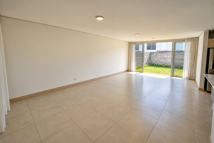 Casa de 3 habitaciones con Sala de TV en Condominio 3-10 Guachipelín in San Rafael, Escazú, San José — $2,150 - Photo 2 of 30