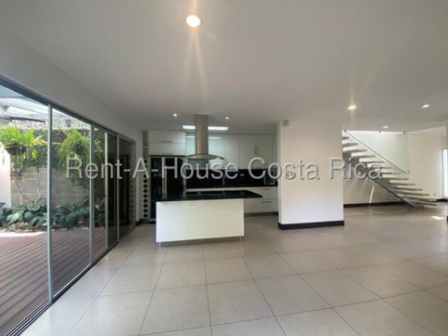 CASA EN ALQUILER EN SANTA ANA SAN JOSÉ en Piedades, Santa Ana, San José — $2,050