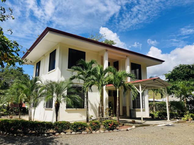 Venta de una hectárea con vivienda principal en Herradura en Jacó, Garabito, Puntarenas — $415,000 - Foto 2 de 36