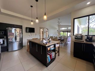 Venta de Impresionante Casa en Piedades, Santa Ana / Mls. 26-1487 OFC JB en Piedades, Santa Ana, San José — $395,000 - Foto 5 de 9