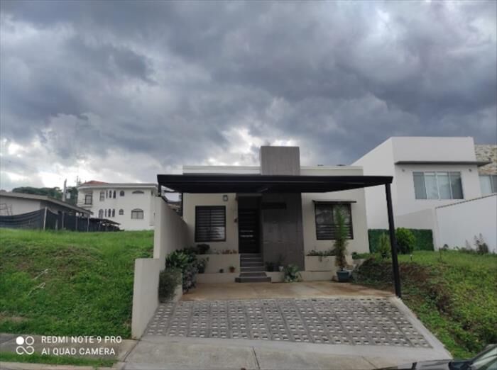 Casa en Condominio Montezuma Grecia en Puente De Piedra, Grecia, Alajuela — ₡ 100 000 000