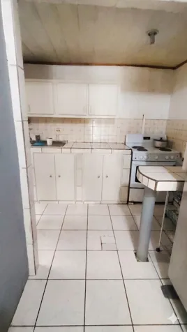 Casa para familia pequeña con  parqueo bajo techo y máxima seguridad en Hatillo, San José — ₡ 58 000 000 - Foto 3 de 5