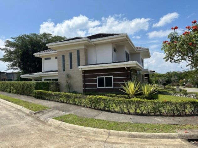 Casa de lujo con 5 hab en condominio lleno de amenidades en San Rafael, Alajuela — $5,500