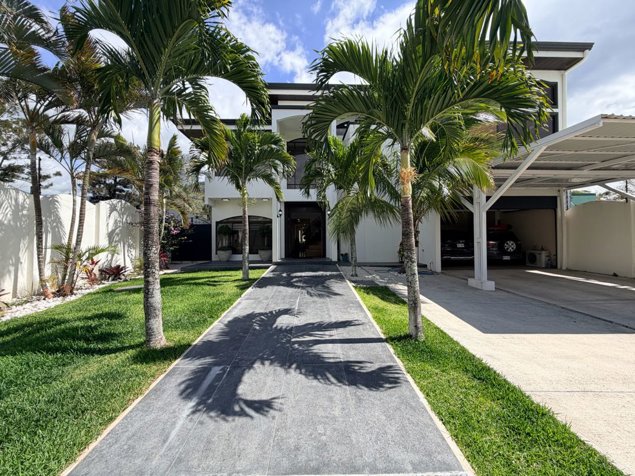 SE VENDE CASA INDEPENDIENTE EN PIEDADES DE SANTA ANA in Piedades, Santa Ana, San José — ₡ 330 000 000