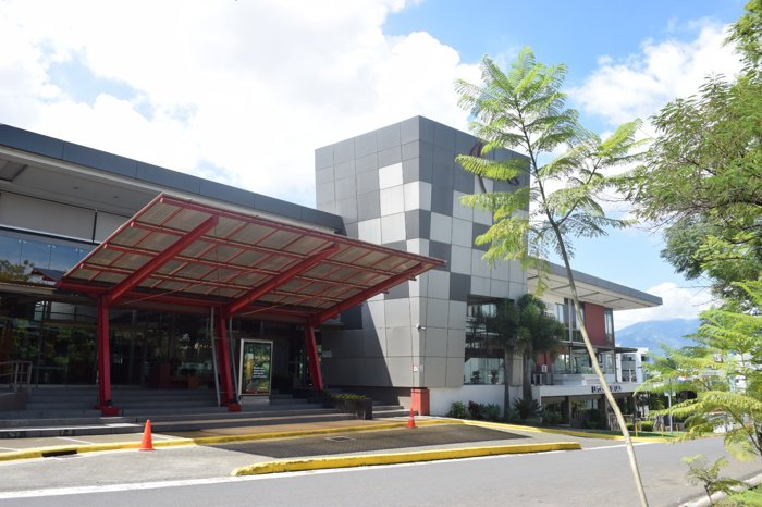 ALQUILER DE LOCALES COMERCIALES, SAN JOSE, SAN PEDRO, MONTES DE OCA en San Pedro, Montes De Oca, San José — $3,912 - Foto 3 de 5