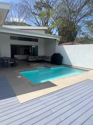 Elegante casa con piscina en Atenas en exclusiva comunidad cerrada en Atenas, Alajuela — $489,000 - Foto 3 de 26
