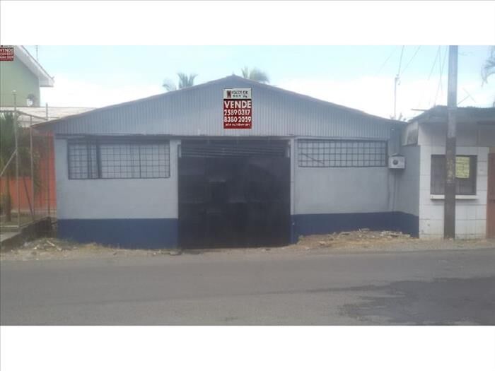 VENTA DE BODEGA Y LOCAL COMERCIAL, LIMÓN, PIUTA en Limón — ₡ 170 000 000