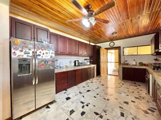 VENDO CASA EN RÍO ORO DE SANTA ANA. in Uruca, Santa Ana, San José — $800,000