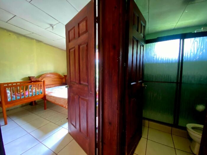 HERMOSA CASA EN VENTA UBICADA EN EL CENTRO DE PEREZ ZELEDON in San Isidro De El General, Pérez Zeledón, San José — $215,000