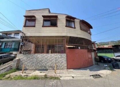 CASA CON 6 DEPARTAMENTOS EN VENTA EN ALAJUELITA - GENERANDO INGRESOS en Concepción, Alajuelita, San José — ₡ 97 890 000