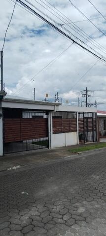 SE VENDE BELLA CASA EN DULCE NOMBRE DE CARTAGO.  en Dulce Nombre, Cartago — ₡ 67 500 000