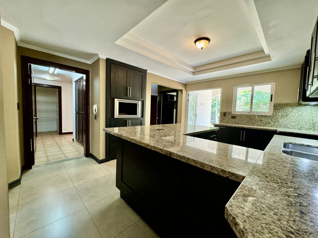 Venta de casa en Tres Ríos, San Juan- En Condominio in Tres Ríos, La Unión, Cartago — $560,000 - Photo 3 of 56