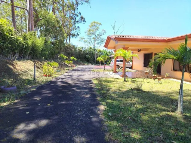 Venta de Hermosa Casa en San Isidro, Alajuela / Mls. 26-1597 OFC JB in San Isidro, Alajuela — $604,395 - Photo 2 of 9