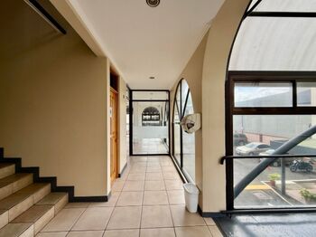 Se alquila local comercial en San Rafael Escazú 26-1300 en San Rafael, Escazú, San José — $850 - Foto 4 de 15