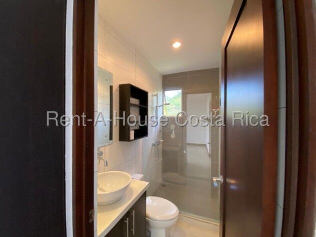 Alquiler de Casa en Santa Ana-Piedades. RAH 26-1471 PRECIO REBAJADO en Piedades, Santa Ana, San José — $2,100