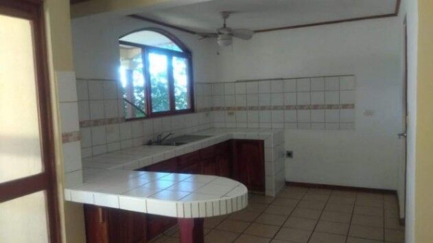 Se vende amplia propiedad con 3 casas en Brasil Santa Ana 22-1430 en Brasil, Santa Ana, San José — $600,000