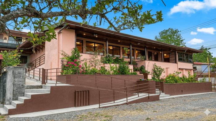 Local para eventos, restaurante, oficinas en San Ramón de Tres Ríos in San Ramón, La Unión, Cartago — $274,000