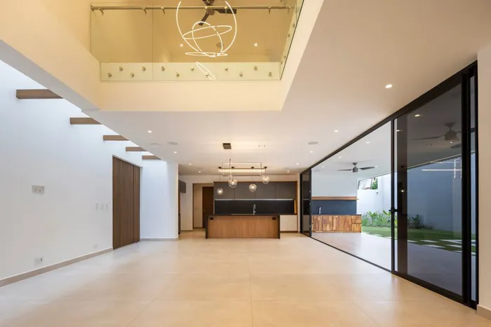 CASA NUEVA! LIGHT OF HOUSE, Laureles, Escazú en San Rafael, Escazú, San José — $1,150,000 - Foto 3 de 25