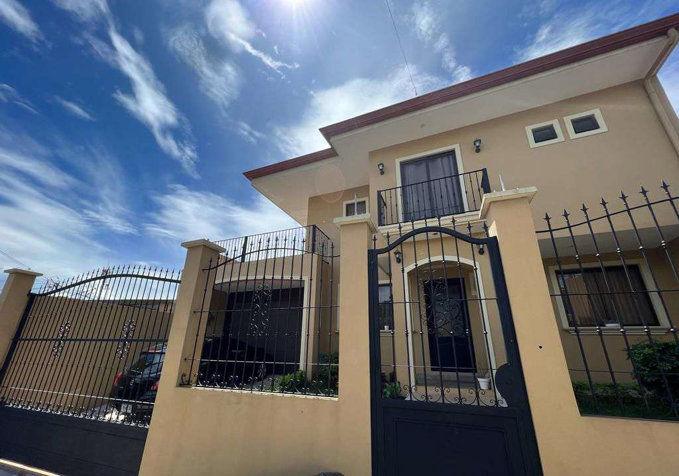 Venta de casa independiente en Bello Horizonte Escazú in Escazú, San José — $399,000