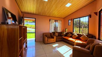 CASA DE MONTAÑA CON VISTAS AL CHIRRIPO Y AL MAR EN PEREZ ZELEDON en Páramo, Pérez Zeledón, San José — $160,000 - Foto 4 de 22