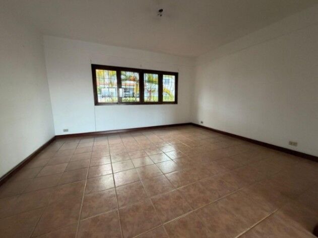 Apartamento en Alquiler Tipo Casa en Condominio Íntimo  en San Rafael, Escazú, San José — $1,800