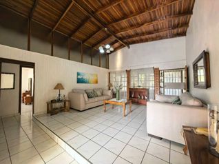 Venta de casa en Guachipelin uso de suelo mixto terreno de 916 m2 in San Rafael, Escazú, San José — $850,000 - Photo 5 of 28