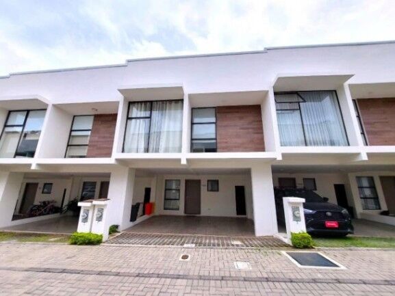 Se alquila casa con patio en condominio de San Antonio Escazú 26-354 in San Antonio, Escazú, San José — $1,600